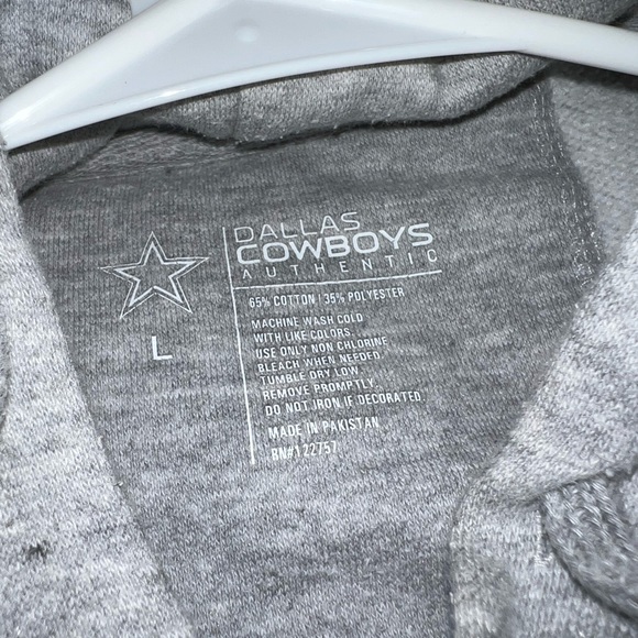 Elliott 21 Dallas Cowboys Hoodie Large Grey, Few times worn- in great condition - Picture 2 of 6